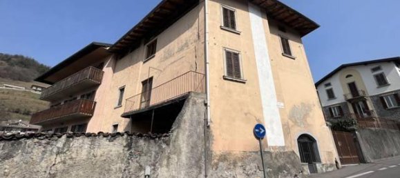 Casa de 9 habitaciónes en Clusone, Italy No. 72297 2