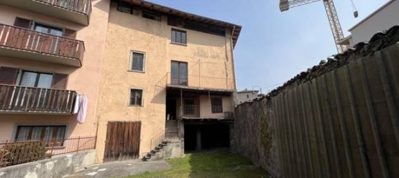 Casa de 9 habitaciónes en Clusone, Italy No. 72297 5