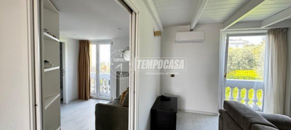 4 bedrooms Apartment in Naples, Italy No. 9780 12