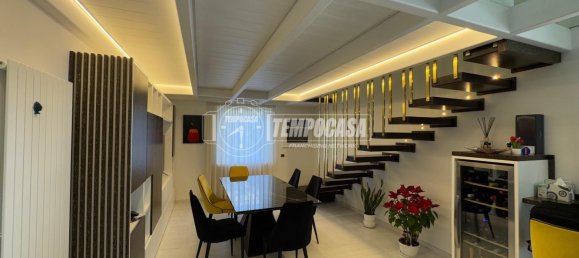 4 bedrooms Apartment in Naples, Italy No. 9780 11