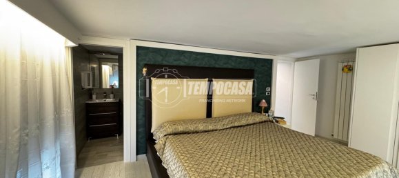 4 bedrooms Apartment in Naples, Italy No. 9780 10