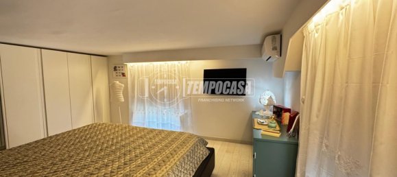 4 bedrooms Apartment in Naples, Italy No. 9780 5
