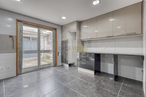 Casa de 3 dormitorios en Sao Mamede de Infesta, Portugal No. 173119