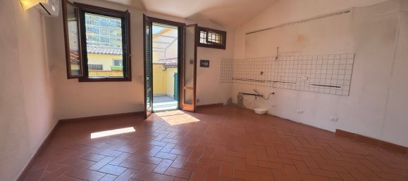 3 rooms Duplex in Florence, Italy No. 51368 4