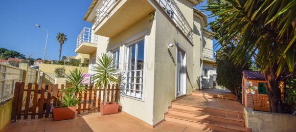 3 bedrooms Villa in Cascais, Portugal No. 40355 2