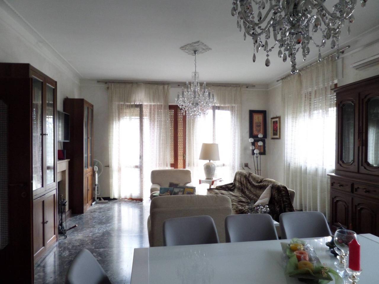 4 rooms Villa in Cadeo, Italy No. 118372