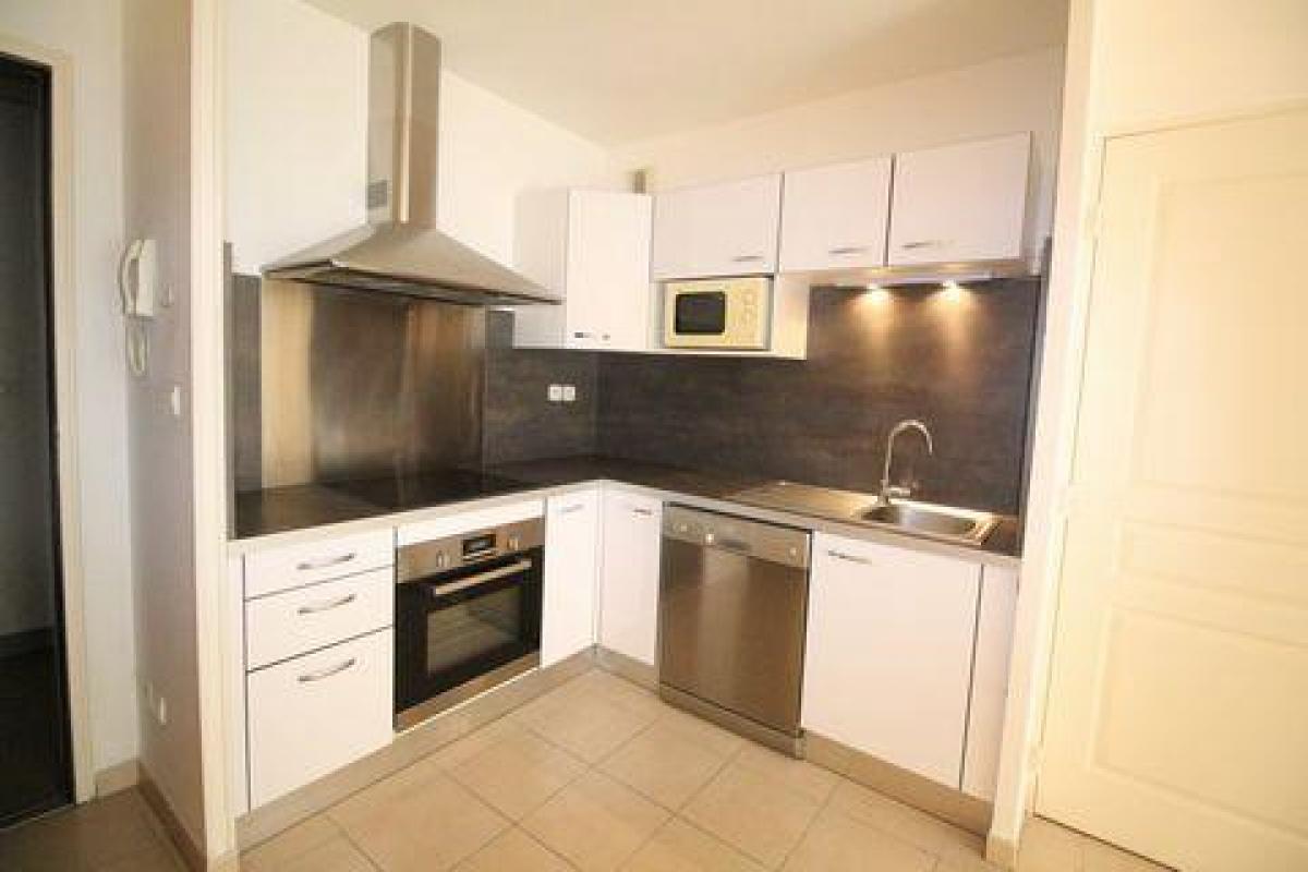 Studio in the Condo in Marseille, France No. 13774