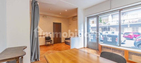 1 room Commercial property in Rome, Italy No. 350766 2