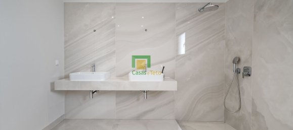 Casa de 3 dormitorios en Funchal, Portugal No. 94274 47