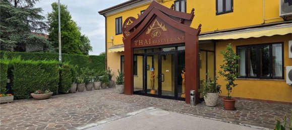 620m² Commercial property in Piove di Sacco, Italy No. 301454 3