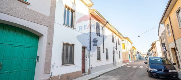 6 rooms House in Rivarolo Mantovano, Italy No. 81125 32