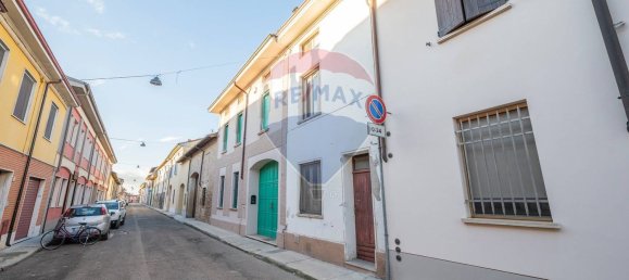 6 rooms House in Rivarolo Mantovano, Italy No. 81125 2