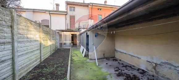 6 rooms House in Rivarolo Mantovano, Italy No. 81125 11