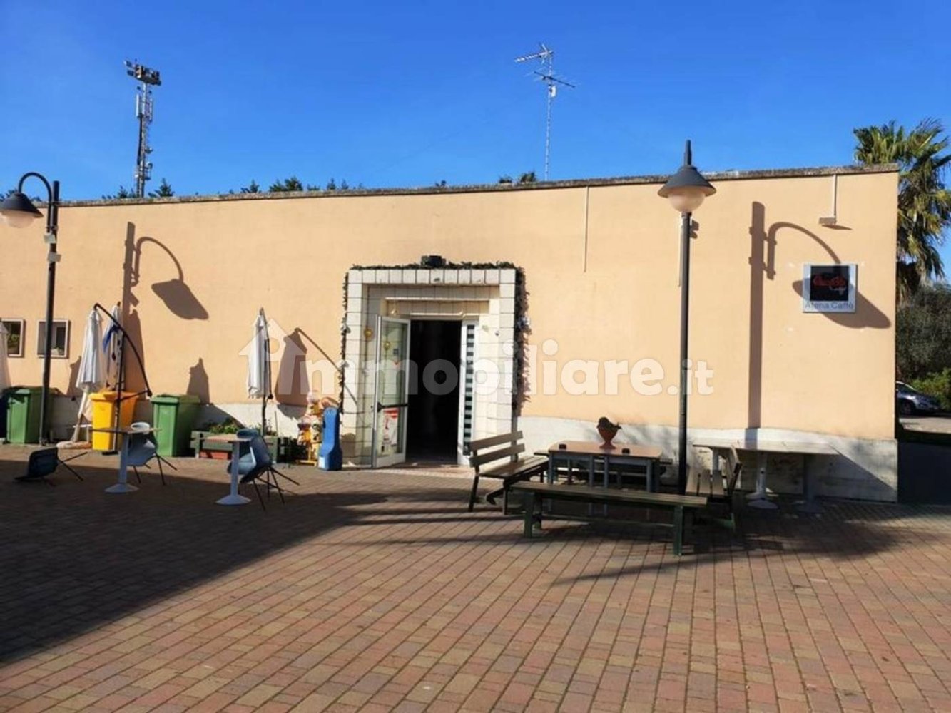 2 rooms Commercial property in Lizzanello, Italy No. 131984
