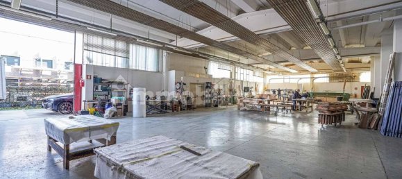 5 rooms Warehouse in Mariano Comense, Italy No. 54966 4
