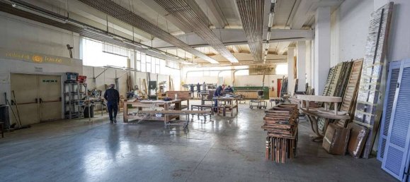 5 rooms Warehouse in Mariano Comense, Italy No. 54966 3