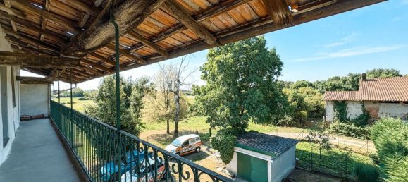 4 bedrooms House in Oleggio, Italy No. 377484 16