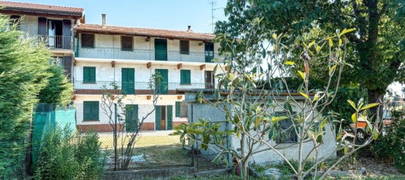 4 bedrooms House in Oleggio, Italy No. 377484 30