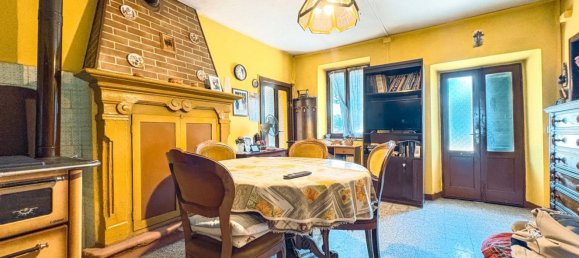 4 bedrooms House in Oleggio, Italy No. 377484 3