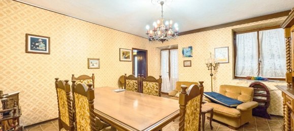 4 bedrooms House in Oleggio, Italy No. 377484 8