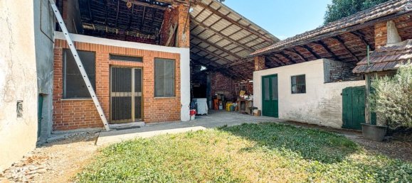 4 bedrooms House in Oleggio, Italy No. 377484 23