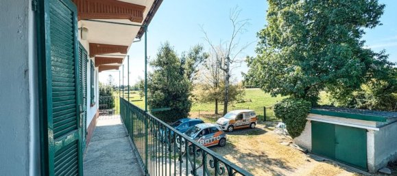 4 bedrooms House in Oleggio, Italy No. 377484 10