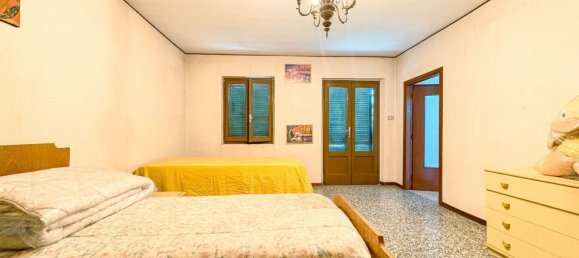 4 bedrooms House in Oleggio, Italy No. 377484 13