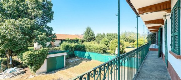 4 bedrooms House in Oleggio, Italy No. 377484 11