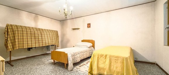 4 bedrooms House in Oleggio, Italy No. 377484 12