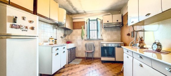 4 bedrooms House in Oleggio, Italy No. 377484 5