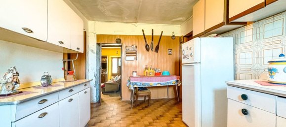 4 bedrooms House in Oleggio, Italy No. 377484 6