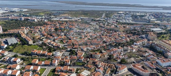 3 chambres Maison à Loures, Portugal No. 168453 42