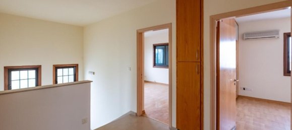 Вилла 215м² в Никосия, Кипр № 12206 9