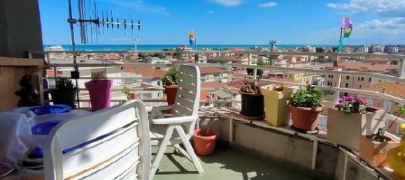 4 bedrooms Apartment in Giulianova, Italy No. 95386 11