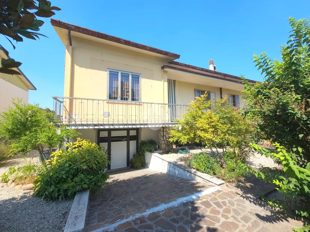 2 bedrooms Villa in Rodigo, Italy No. 268812