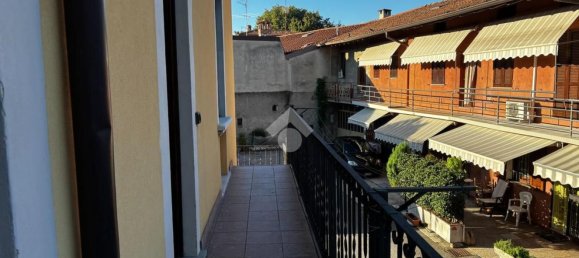 Apartamento de 2 dormitorios en Osio Sopra, Italy No. 370107 2