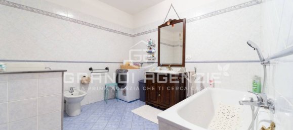 6 bedrooms House in Torrile, Italy No. 327500 9