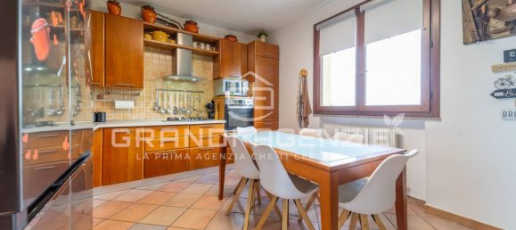 6 bedrooms House in Torrile, Italy No. 327500 4