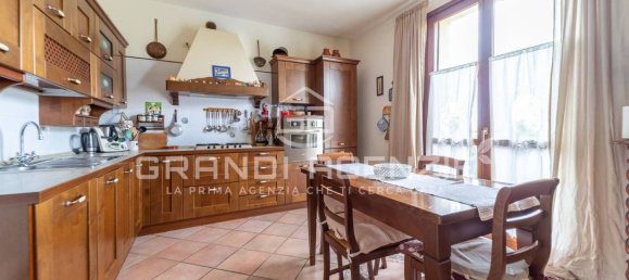 6 bedrooms House in Torrile, Italy No. 327500 8