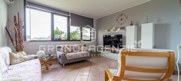 6 bedrooms House in Torrile, Italy No. 327500 3