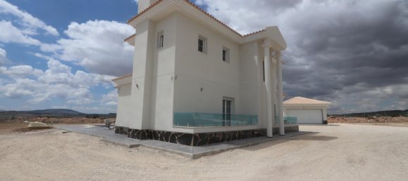 4 bedrooms Villa in Pinoso, Spain No. 11720 7