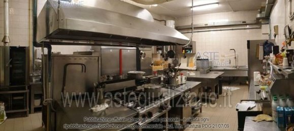 5 rooms Apartment in Rome, Italy No. 290143 4