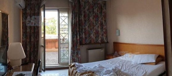 5 rooms Apartment in Rome, Italy No. 290143 9
