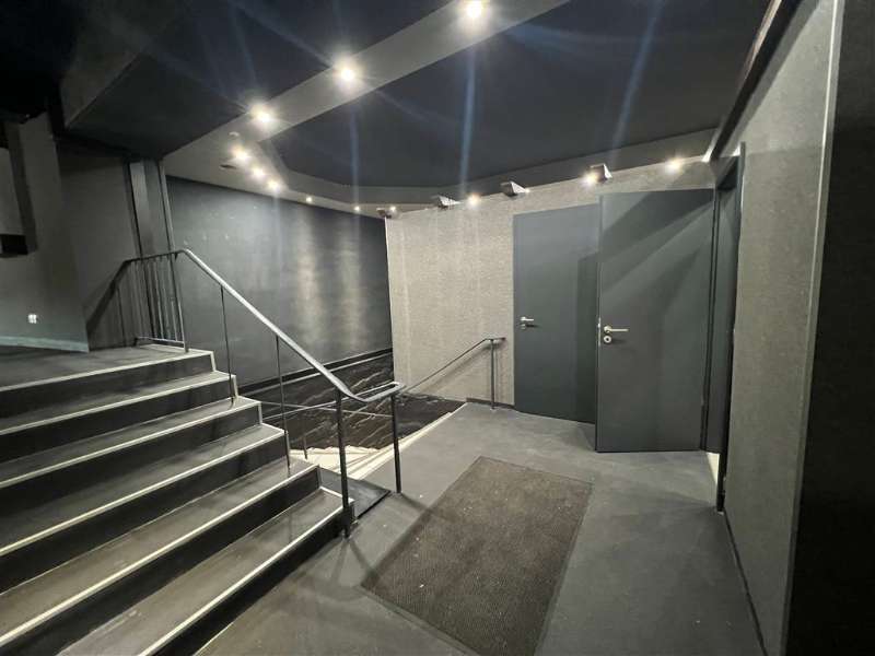 13-salle Bâtiment à Duisburg, Germany No. 43822