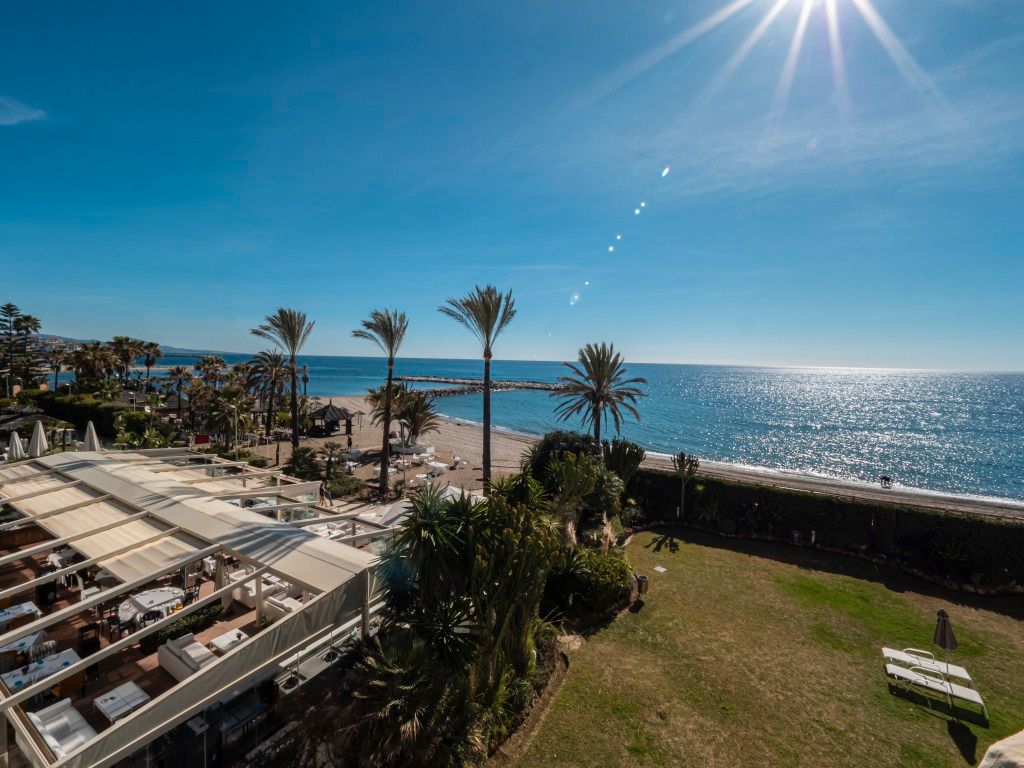 Apartamento de 2 dormitorios en Marbella, Spain No. 95578