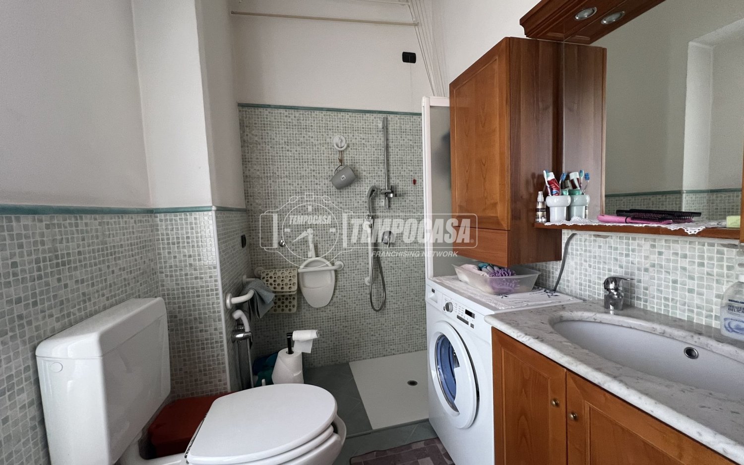 Квартира с 2 комнатами в Мерате, Италия № 258133