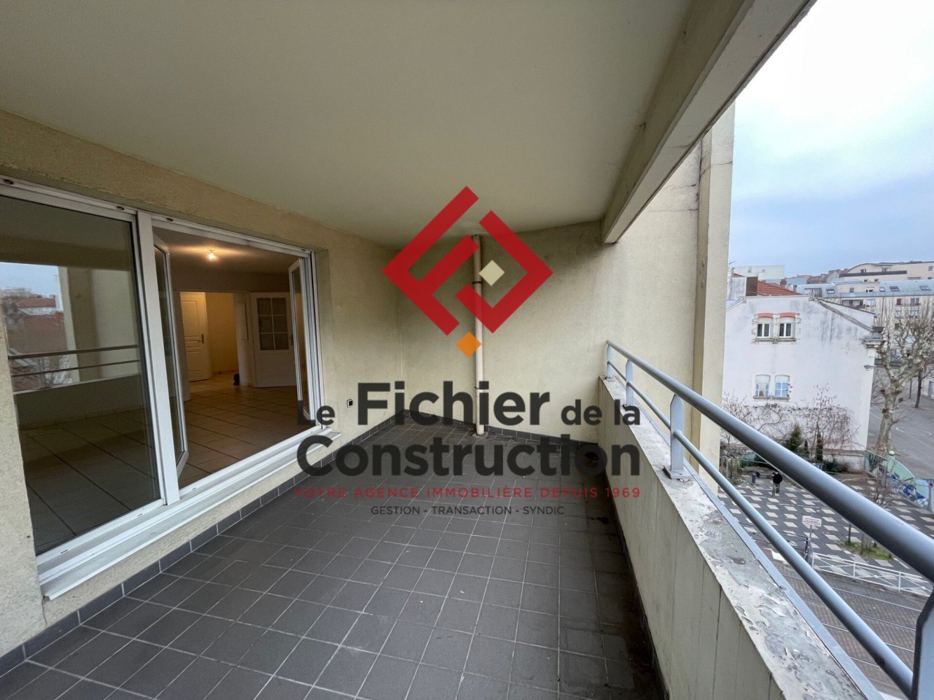 3 bedrooms Apartment in Grenoble, France No. 243663