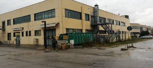 Propiedad comercial de 2 habitaciónes en Due Carrare, Italy No. 68663 2