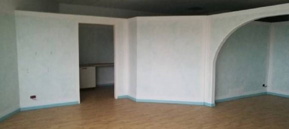 Propiedad comercial de 2 habitaciónes en Due Carrare, Italy No. 68663 4