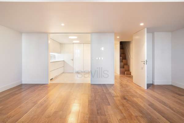 3 غرف نوم منزل ذو طابقين في Lisbon, Portugal رقم 111246